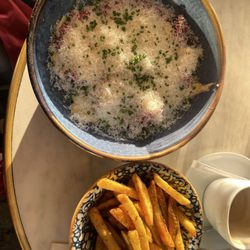 Glashuset - Beef tartar with a side of fries (included with meal)