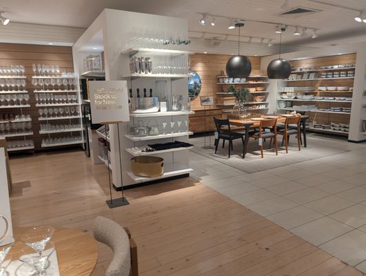 Crate & Barrel by null