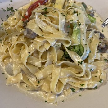 Vito's Pizza & Grill - Fettuccine Primavera - Pizza Near Me - Irving, Texas Vito's Pizza & Grill - Fettuccine Primavera - Pizza Near Me - Irving, Texas