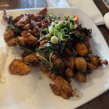 Hide Out Cafe - Basil Sauteed Chicken w/Rice - Cafes Near Me - Rowland Heights, California