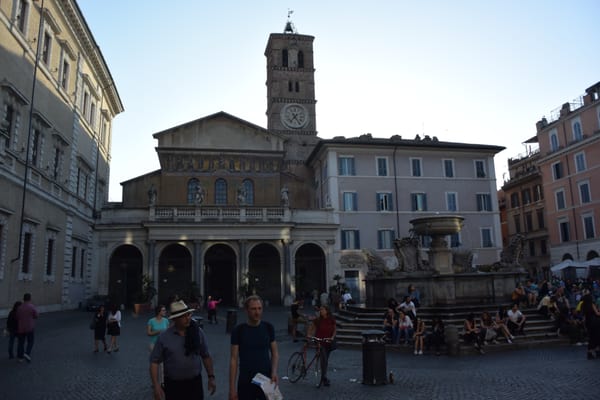 Piazza di Santa Maria in Trastevere by null