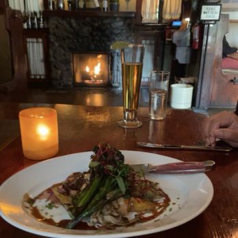 The Raymond 1886 - Steak in a glaze - New American Near Me - Pasadena, California The Raymond 1886 - Steak in a glaze - New American Near Me - Pasadena, California