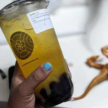 Oishii Tea - a person holding a glass of tea - Bubble Tea Near Me - Brampton, Ontario Oishii Tea - a person holding a glass of tea - Bubble Tea Near Me - Brampton, Ontario