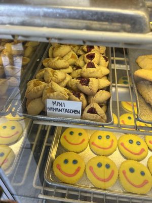 Bea's Bakery by null