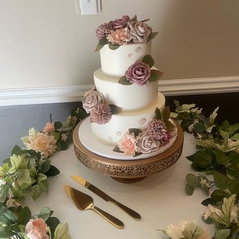 Sorella's Cake Studio - Custom Cakes Near Me - Livonia, Michigan