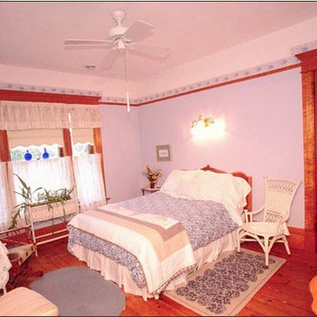 Victoria-On-Main Bed & Breakfast - Hotels Near Me - Whitewater, Wisconsin Victoria-On-Main Bed & Breakfast - Hotels Near Me - Whitewater, Wisconsin