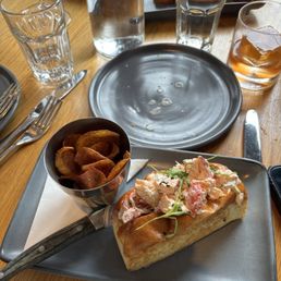 LOBSTER ROLL