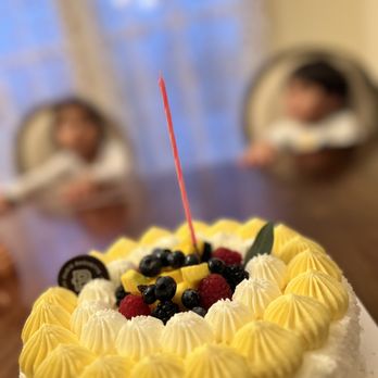 Paris Baguette - Tropical Mango Coconut Cake - Bakeries Near Me - Pleasanton, California Paris Baguette - Tropical Mango Coconut Cake - Bakeries Near Me - Pleasanton, California