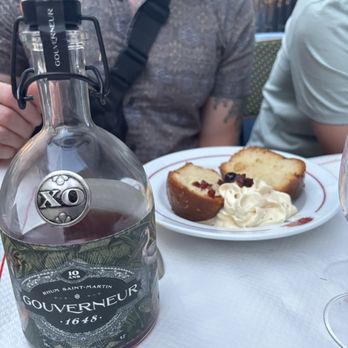 Bistrot Paul Chêne - Rum baba - Bistros Near Me - Paris, 75 Bistrot Paul Chêne - Rum baba - Bistros Near Me - Paris, 75