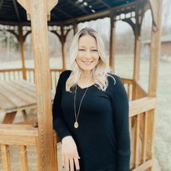 Elevated Hair Design - Hi I'm Susayn AKA Cali.
I'm a stylist in Medina Ohio specializing in Balayage, Extensions & Dimensional Color