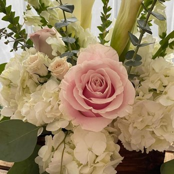 Just 2 Party - Flower arrangement - Party Equipment Rentals Near Me