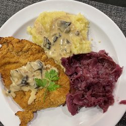 Michele's Cuisine - Jaeger schnitzel with red cabbage and mashed potatoes