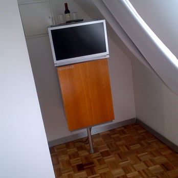 Hopper Hotel et cetera - männerfreundlich :-) Minibar und TV an einem Platz - Hotels Near Me - Cologne, NW