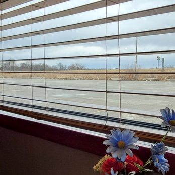 Woody's 50's Diner - Looking out the window at interstate 74 parking lot empty everybody on the road loves across the interstate - New American Near Me - Le Roy, Illinois Woody's 50's Diner - Looking out the window at interstate 74 parking lot empty everybody on the road loves across the interstate - New American Near Me - Le Roy, Illinois