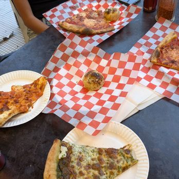 Upside Pizza - Garlic knots, cheese, vodka sauce and spinach cream pizza - Pizza Near Me - New York, New York Upside Pizza - Garlic knots, cheese, vodka sauce and spinach cream pizza - Pizza Near Me - New York, New York