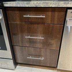 Fix It Mike - Kitchen cabinet after they were repaired