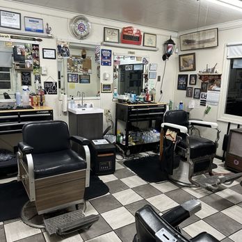 DeHart's Barber Shop - Barbers Near Me - Indianapolis, Indiana DeHart's Barber Shop - Barbers Near Me - Indianapolis, Indiana