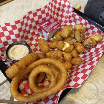The Warehouse Bar & Grille - Sampler Platter - American Near Me - Savannah, Georgia
