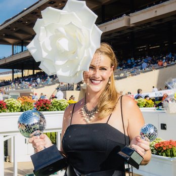 Del Mar Racetrack - Grand prize winner with designer hat from Arturo Rios - Race Tracks Near Me - Del Mar, California Del Mar Racetrack - Grand prize winner with designer hat from Arturo Rios - Race Tracks Near Me - Del Mar, California