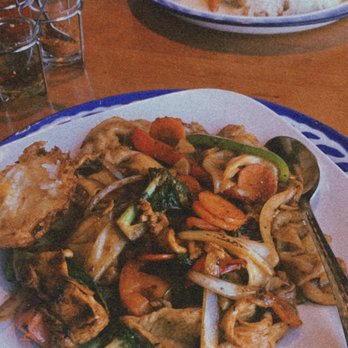 Boran Royal Thai Cuisine - Pad Khee-Mao with chicken - Thai Near Me - Ruston, Washington Boran Royal Thai Cuisine - Pad Khee-Mao with chicken - Thai Near Me - Ruston, Washington