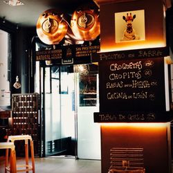Zaka Lounge