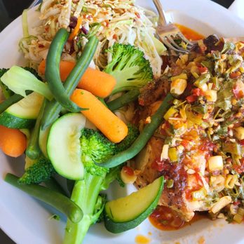 Chicken Maison - 1/2 Spicy garlic chicken with steam veggies and spicy sweet coleslaw - Middle Eastern Near Me - Torrance, California