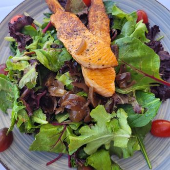 Mimi' & Coco' Bistro - Salmon salad - Cocktail Bars Near Me - Henderson, Nevada