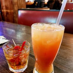 Laycoff's Tavern - Manhattan & sex on the beach