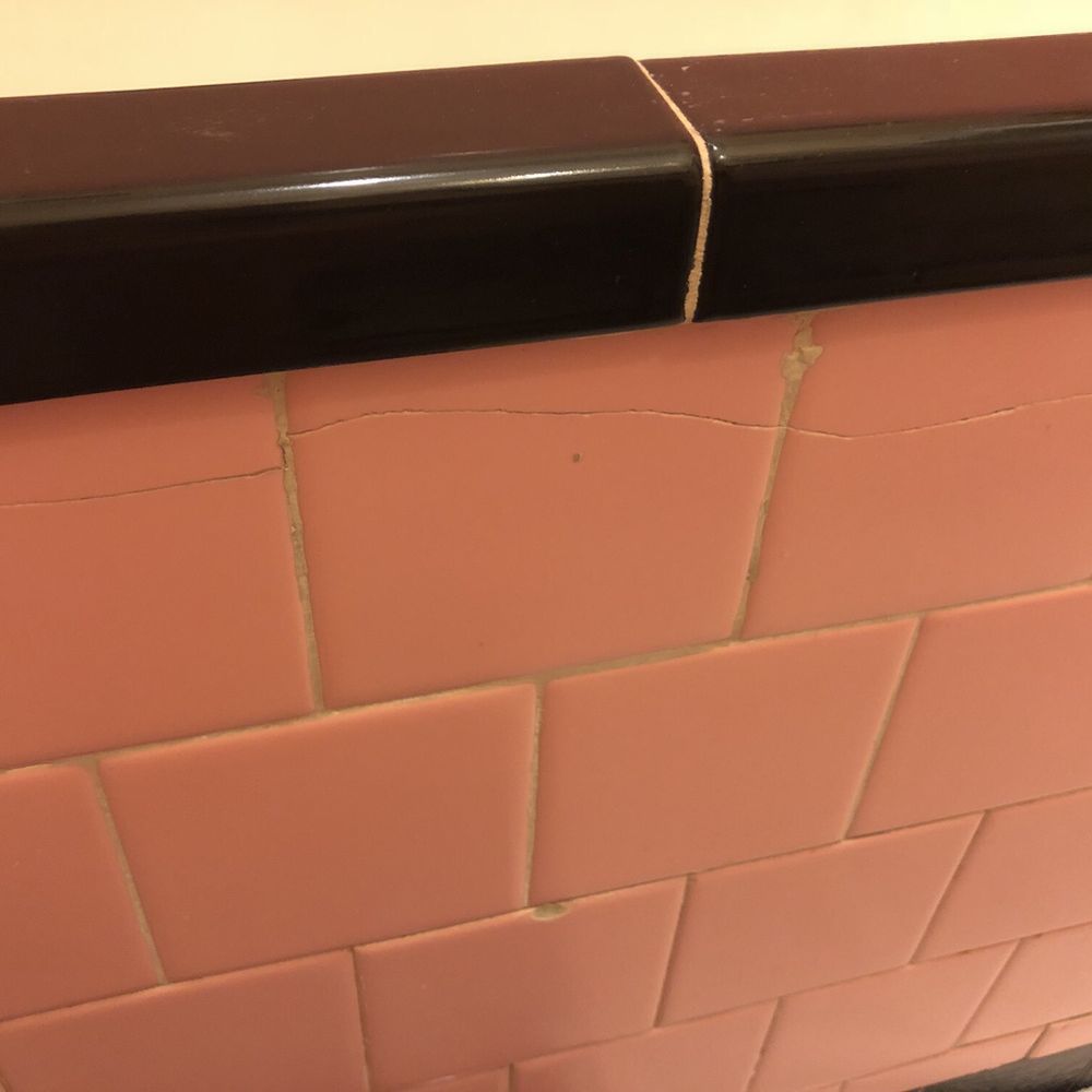 Sonora Inn - Cracks on the side of the tub - Hotels Near Me - Sonora, California Sonora Inn - Cracks on the side of the tub - Hotels Near Me - Sonora, California