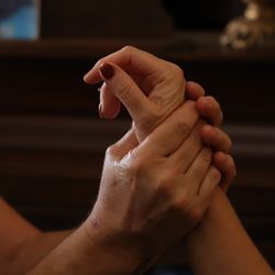 Knead Massages - Hand massage