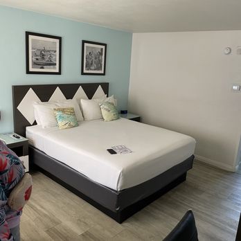 Kings Inn San Diego - Bedroom - San Diego, CA