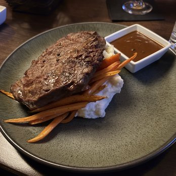 Harrison's Restaurant & Bar - Grilled Rib-Eye - Bars Near Me - Stowe, Vermont