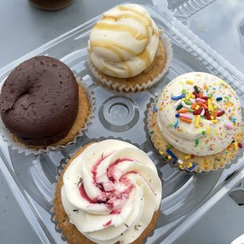 Pearl's Bake Shoppe - Confetti Plain Jane Cupcake Apple Pie Lavender Chocolate - Bakeries Near Me - Richmond, Virginia Pearl's Bake Shoppe - Confetti Plain Jane Cupcake Apple Pie Lavender Chocolate - Bakeries Near Me - Richmond, Virginia