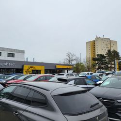 AMZ  Filiale der Autohaus Sieber - Etwas Chaotische Parkplatzsituation