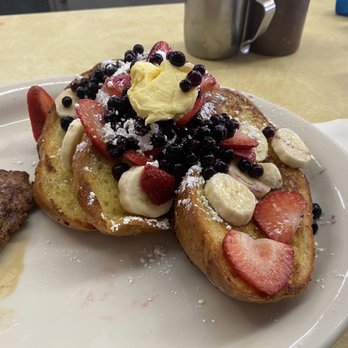 Nick's Cafe - French toast with all the fruit toppings yum! They also had an in-house home made jam, delicious! Spread jam on the French toast a plus! - Diners Near Me - Los Angeles, California
