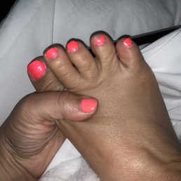 Chipped acrylic toe... and what is that awkward paint job on my big toe?! Chipped acrylic toe... and what is that awkward paint job on my big toe?!