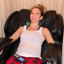 Awesome waiting room with very high tech massage chairs! Awesome waiting room with very high tech massage chairs!