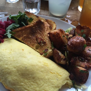Peaches - Turkey sausage omelette with crispy breakfast potatoes! - Southern Near Me - Brooklyn, New York Peaches - Turkey sausage omelette with crispy breakfast potatoes! - Southern Near Me - Brooklyn, New York