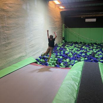 Del Rio Jump - Foam pit and rope ladder - Trampoline Parks Near Me - Del Rio, Texas Del Rio Jump - Foam pit and rope ladder - Trampoline Parks Near Me - Del Rio, Texas