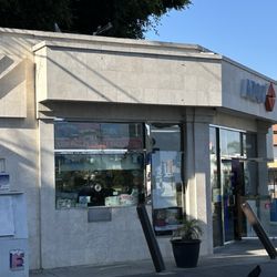 ARCO Gas Station - No restroom !