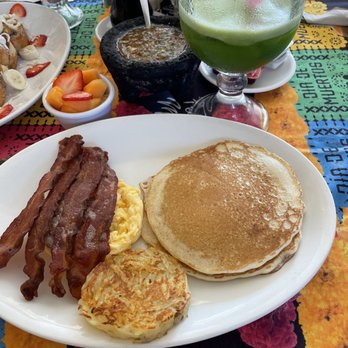 Los Pericos - The best pancakes, sausage, bacon, hash browns, and eggs. Plus my green drink was delicious. - Mexican Near Me - Bucerías, NAY Los Pericos - The best pancakes, sausage, bacon, hash browns, and eggs. Plus my green drink was delicious. - Mexican Near Me - Bucerías, NAY