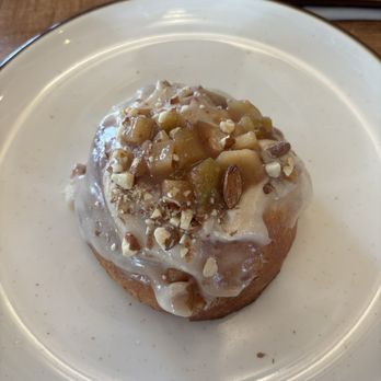 Revolution Winery & Kitchen - Cinnamon roll - Vegan Near Me - Sacramento, California