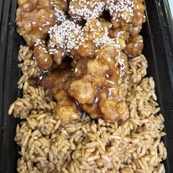 Panda Gourmet - D20. Sesame Chicken Combination Platter