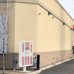 Little Caesars - Sunday, March 24, 2019: drive-thru lane.