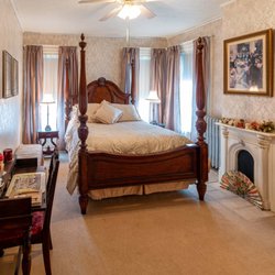 Graham's Crossing Bed & Breakfast - The Biltmore Room