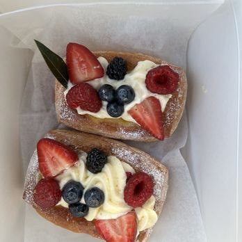 Paris Baguette - Very Berry Pastry - Bakeries Near Me - Sacramento, California Paris Baguette - Very Berry Pastry - Bakeries Near Me - Sacramento, California