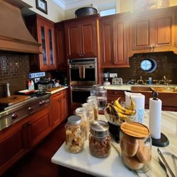 Villa D' Citta - Lovely stocked kitchen. Help yourself to whatever you'd like