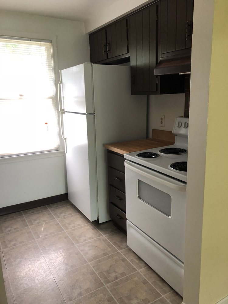 VILLAGE GLEN APARTMENTS Updated June 2024 14 Photos 615 625