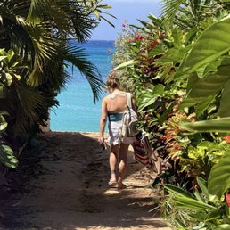 One of the entry points to the beach (between apartment buildings) One of the entry points to the beach (between apartment buildings)
