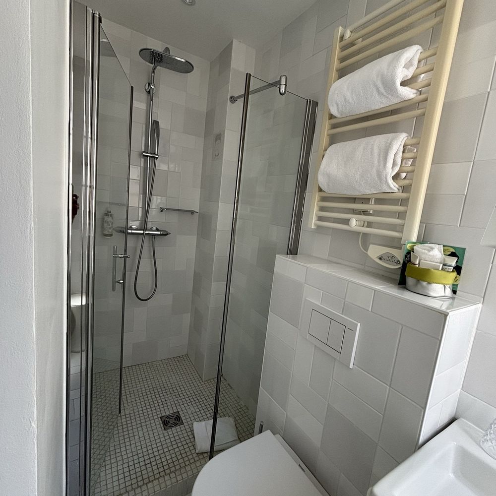 Hotel Mistral - Bathroom - Hotels Near Me - Paris, 75 Hotel Mistral - Bathroom - Hotels Near Me - Paris, 75